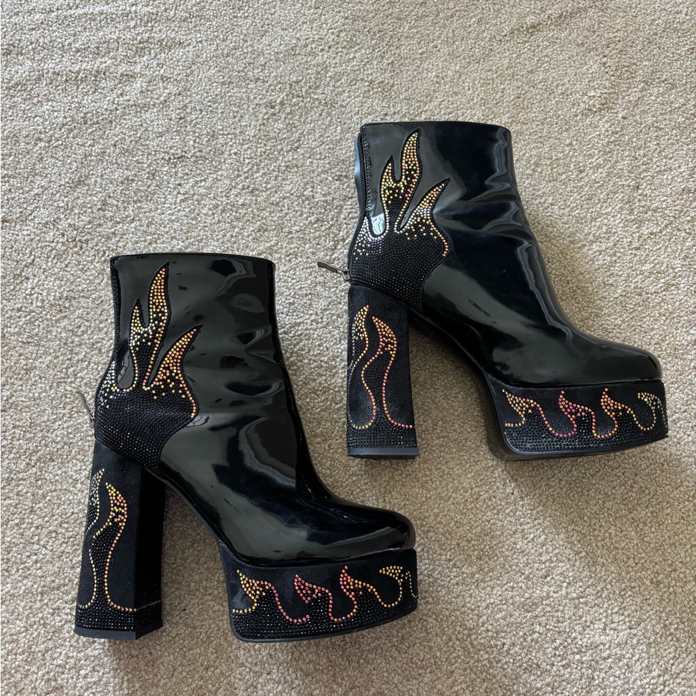 AKIRA Black Platform Boots with Multicolor Flame Design - Picture 6 of 8